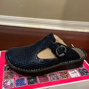Womens Algeria clogs size 7/7.5 (US) 37 UK.
